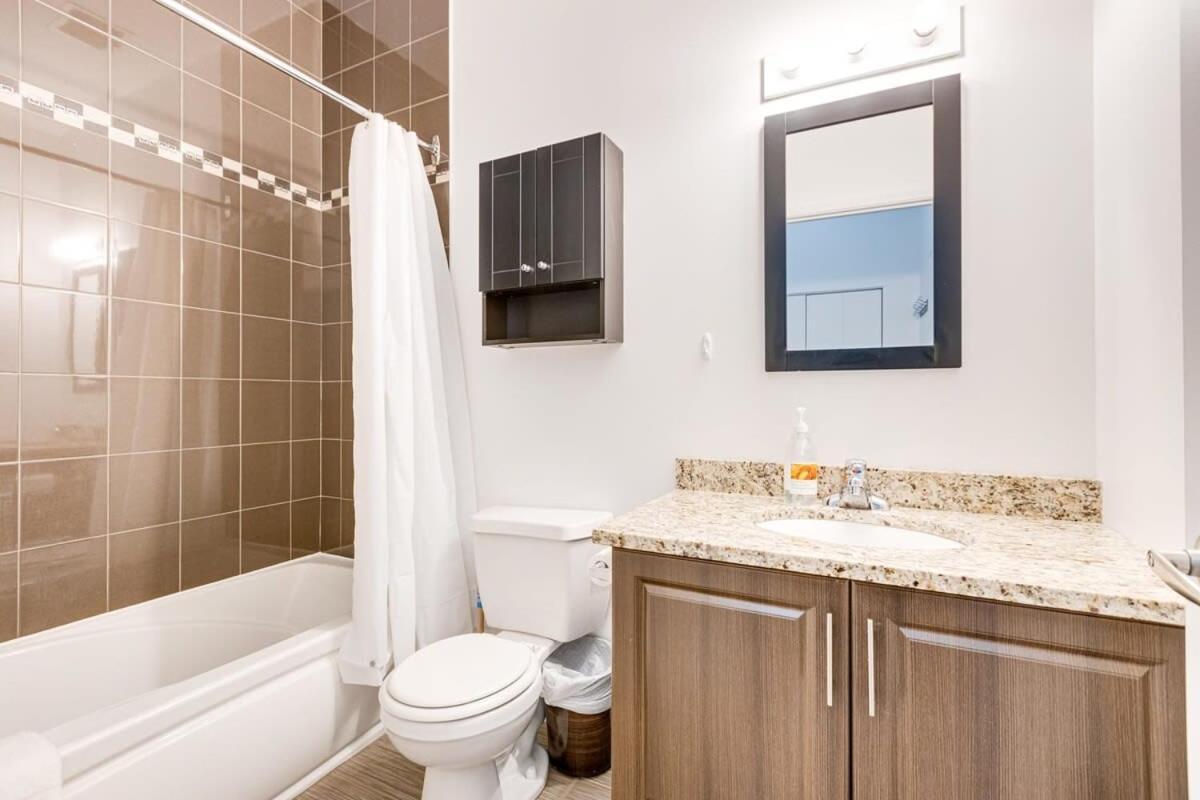 M11 Stylish & Modern 3Br Downtown Mtl Lejlighed Montréal Eksteriør billede